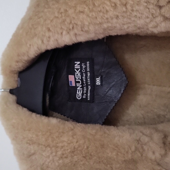 Don't really wear it doesn't get cold enough here - Picture 2 of 5